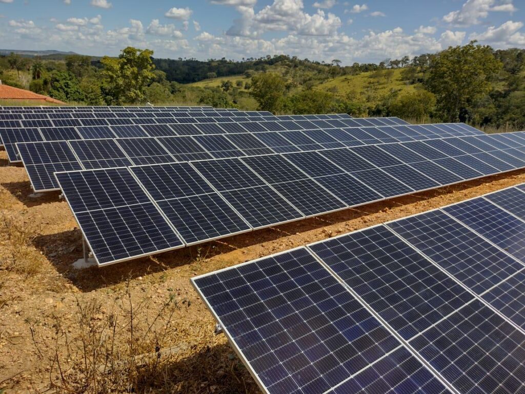 Usina fotovoltaica de solo em Sete Lagoas, instalada pela Voxsolis